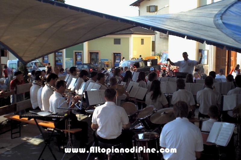 Il gruppo bandistico folk pinetano in concerto