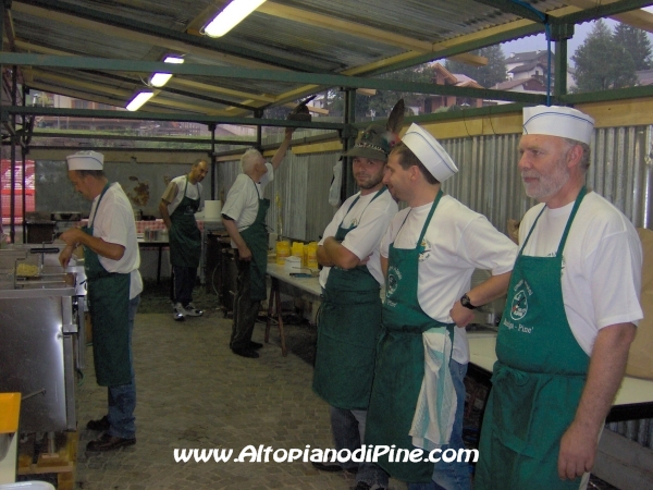 Gli alpini in cucina