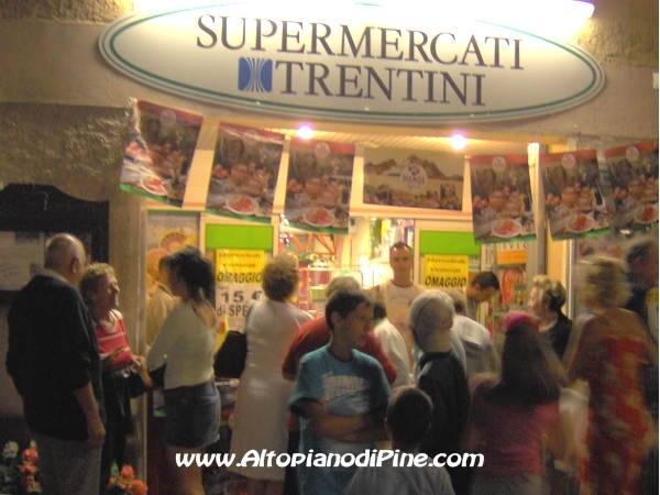 Il banchetto dei Supermercati Trentini