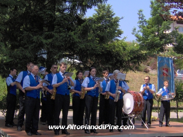 Concerto in riva al lago