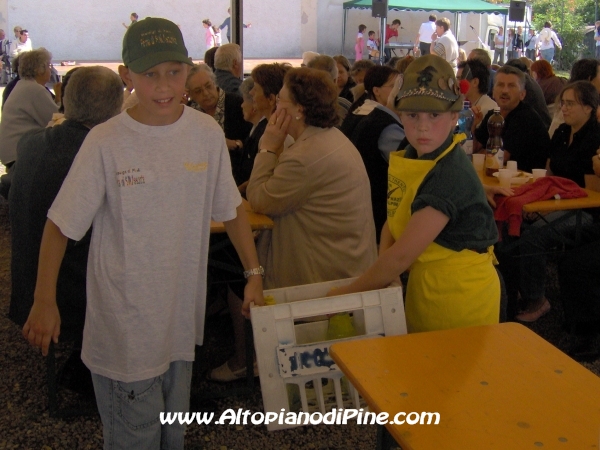 Piccoli volontari al lavoro