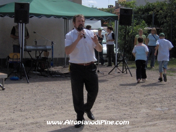 Mattia, lo speaker della festa