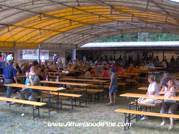 Il tendone della festa