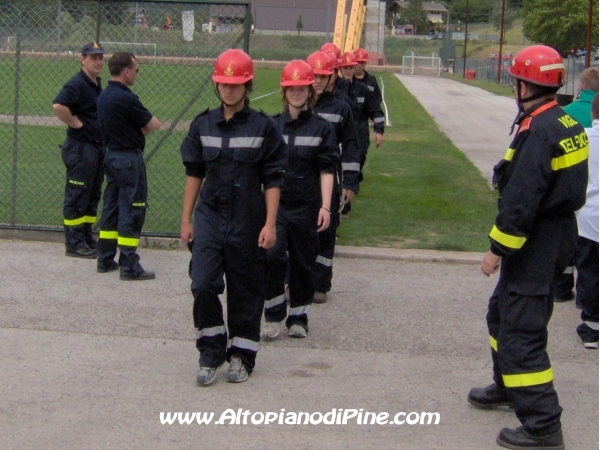 Gli allivei partecipanti all'esercitazione della scala controventata