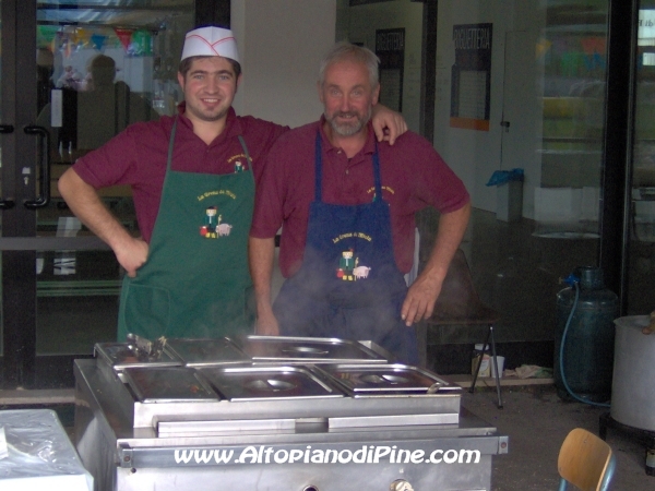 Gli adetti ai fornelli della cucina