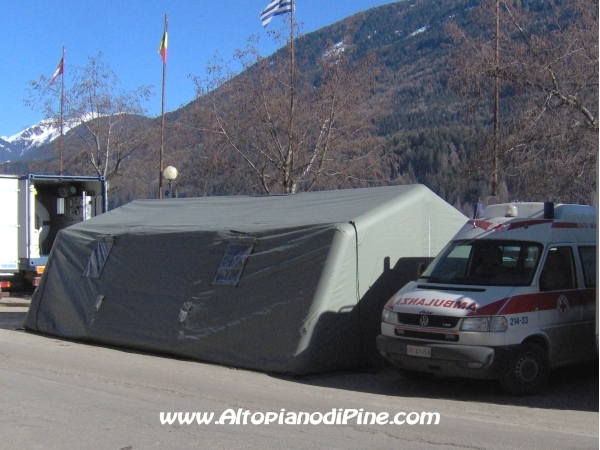 La tenda riscaldata della Croce Rossa Italiana