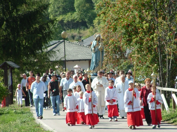 La statua portata in processione - foto di Bruno