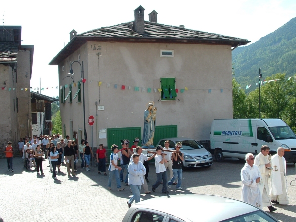 Processione per le vie del paese - foto di Bruno