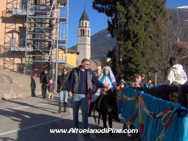 La sfilata lungo via Municipio Vecchio