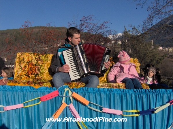 Il bravo musicista che allieta il cammino