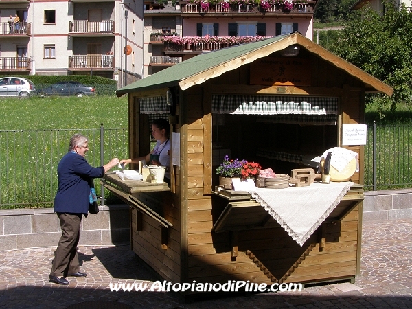 Una casetta dove si vende formaggio