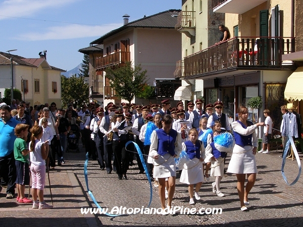 La sfilata della banda in corso Roma