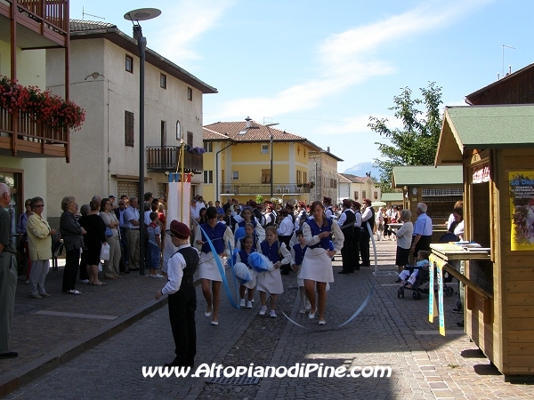 Concerto nei pressi del mercatino dei prodotti tipici e artigianali