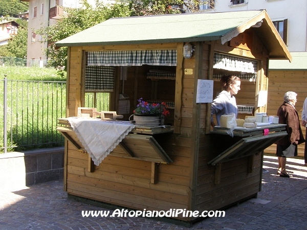 Vendita di prodotti tipici: formaggio