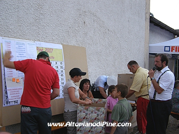 Estrazione biglietti della lotteria