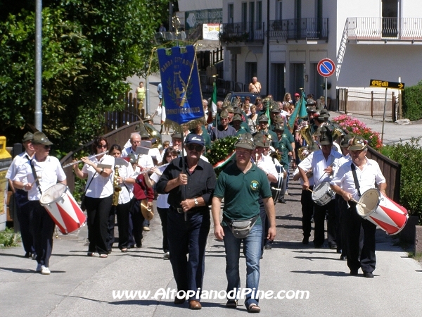 Momenti della sfilata degli Alpini