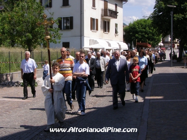 La processione in corso Roma