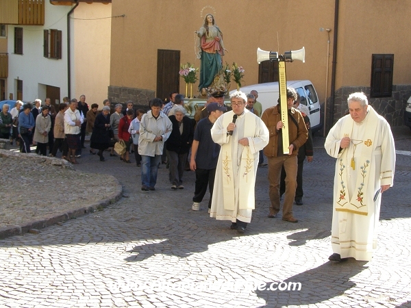 Don Luigi, Don Silvio e la statua della Madonna