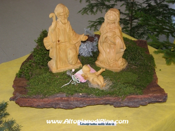 Statuette del presepe scolpite in legno