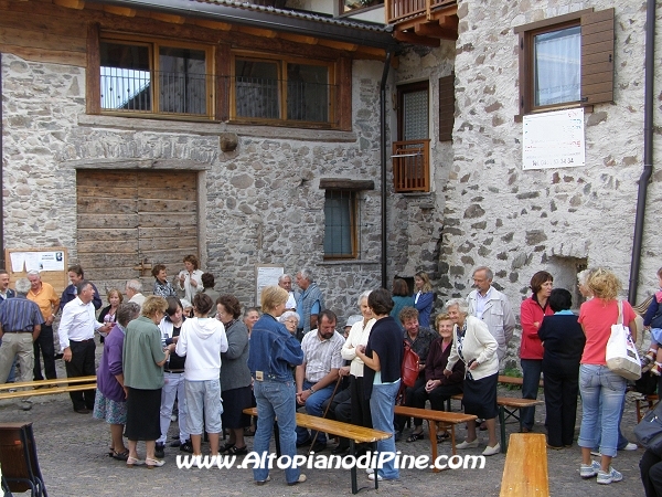 Alcune delle persone che hanno partecipato alla S.Messa