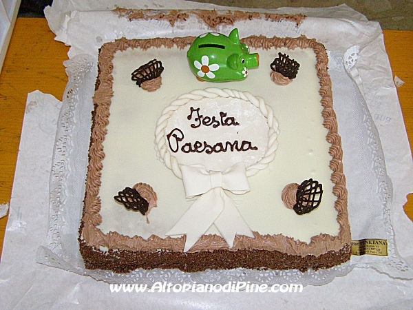 Una delle tante torte per la festa paesana