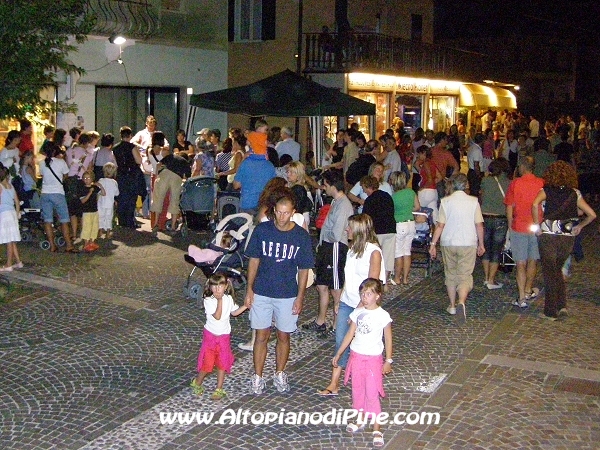 La numerosa gente presente in corso Roma