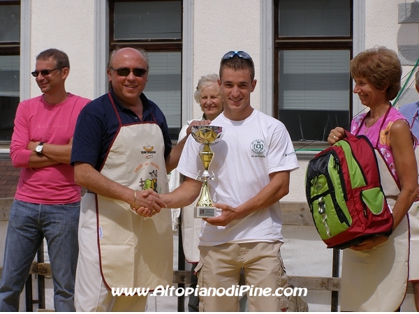 La premiazione del primo classificato del III Memorial Valentino Loner