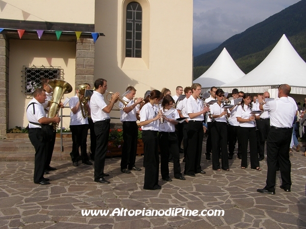 Il Gruppo Bandistico Folk Pinetano che ha allietato il pomeriggio