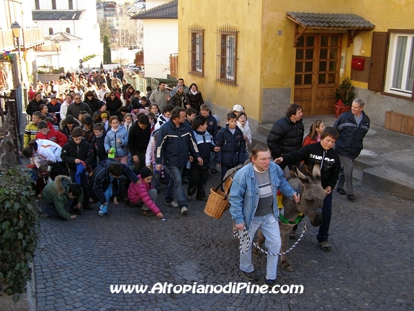 Momenti della sfilata da Baselga  a Tressilla