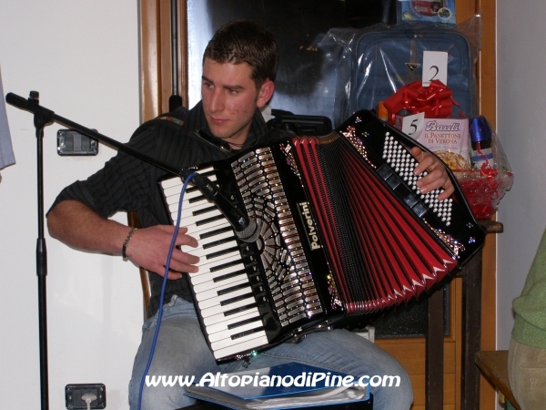 Il musicista che ha allietato la festa serale