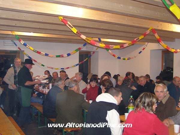 La festa serale nella casa della frazione