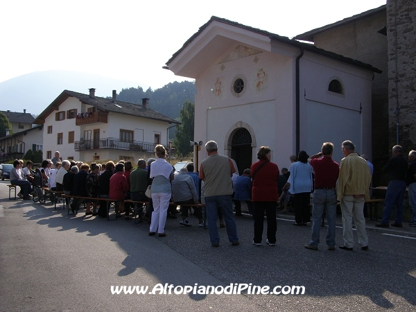 La S.Messa presso il capitello di S.Rocco