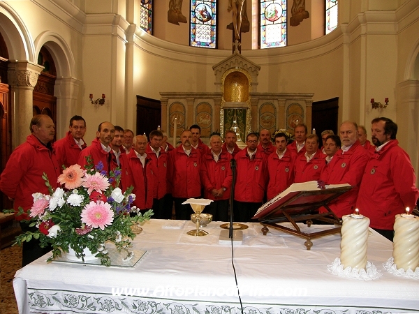 Il Coro Costalta che ha animato la S. Messa