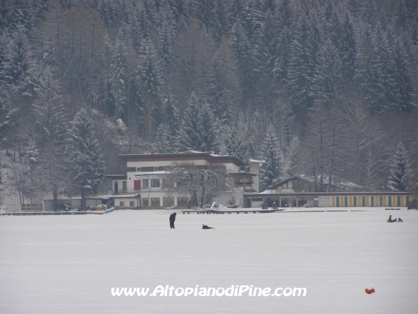 La neve sul Lago della Serraia