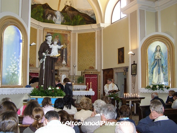 Un momento della celebrazione in onore di San Antonio - Rizzolaga 2008