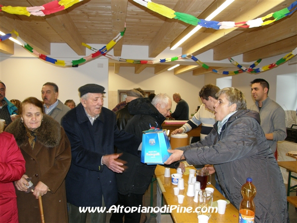 Un piccolo segno agli anziani del paese - Sagra S. Luzia 2008