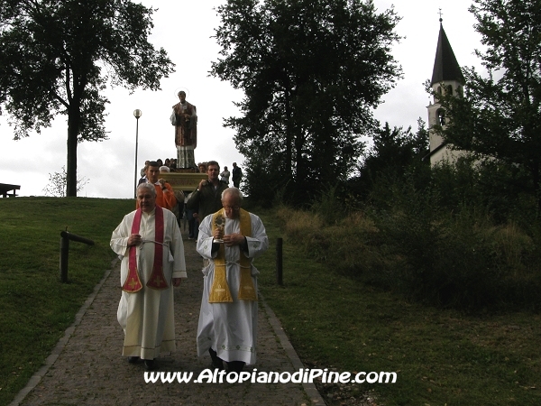 La processione con la statua di San Valentino