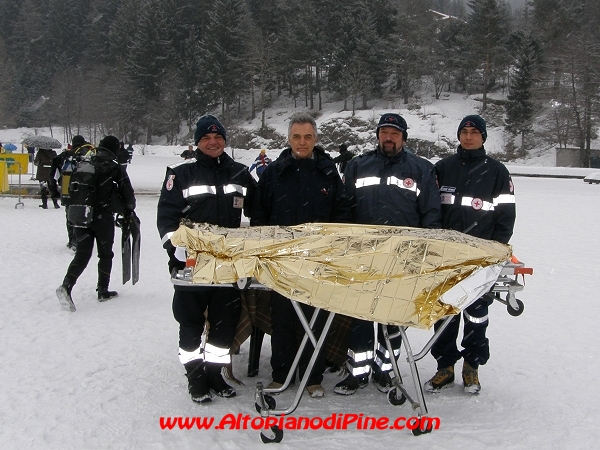 Volontari della Croce Rossa Italiana di Sover con il medico dott. Villotti