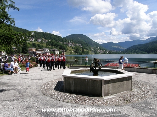 L'arrivo al Lago della Serraia