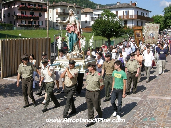 La processione religiosa in onore di S.Maria Assunta