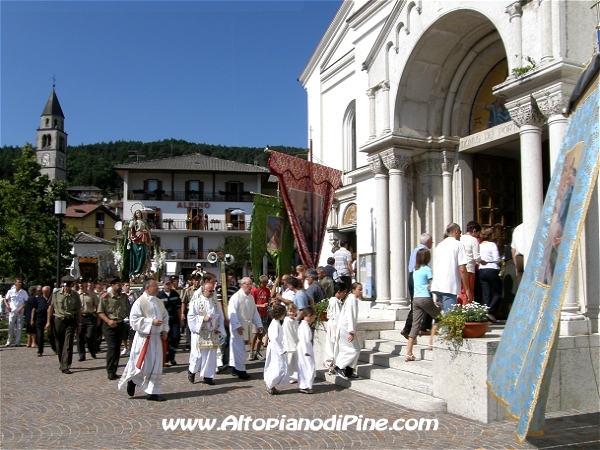 La processione religiosa in onore di S.Maria Assunta