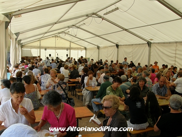 Il tendone della festa