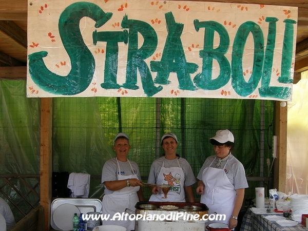 Sagra Avis di Bedollo 2009 - preparazione degli Straboli