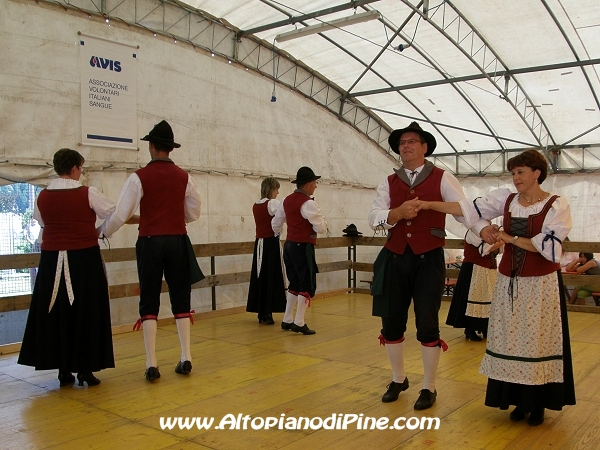 Sagra Avis di Bedollo 2009 -  esibizione del Balletto Folk Bedollo