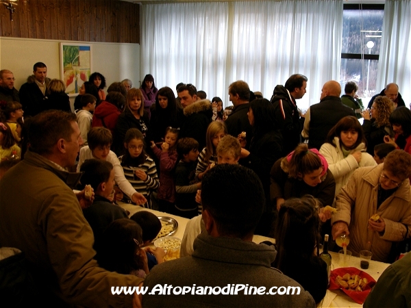 Momenti del rinfresco - Intitolazione Scuola Primaria di Bedollo ad Abramo Andreatta di Bedollo