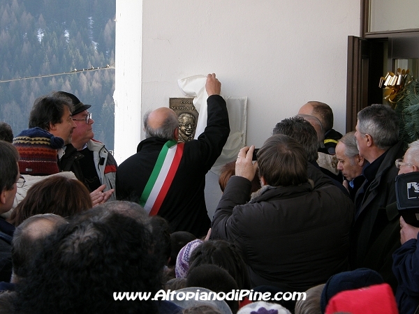 Scopertura della targa di intitolazione della Scuola Primaria di Bedollo ad Abramo Andreatta di Bedollo