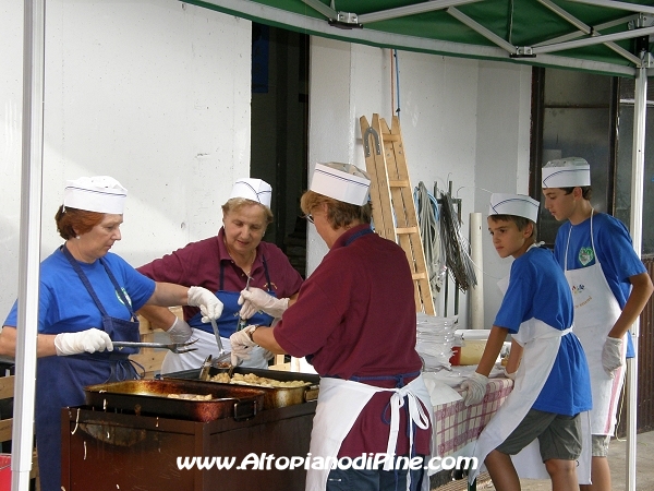 Preparazione degli Straboi - Sagra San Rocco 2009 