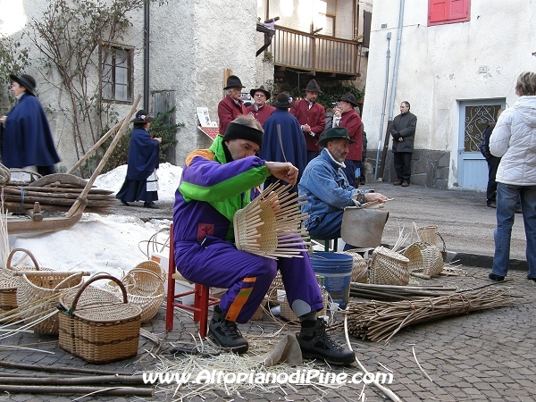 Costruzioni di ceste - Mestieri en strada - El paes dei Presepi 2009