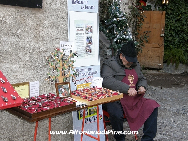 Produzione gioielli artigianali - Mestieri en strada - El paes dei Presepi 2009