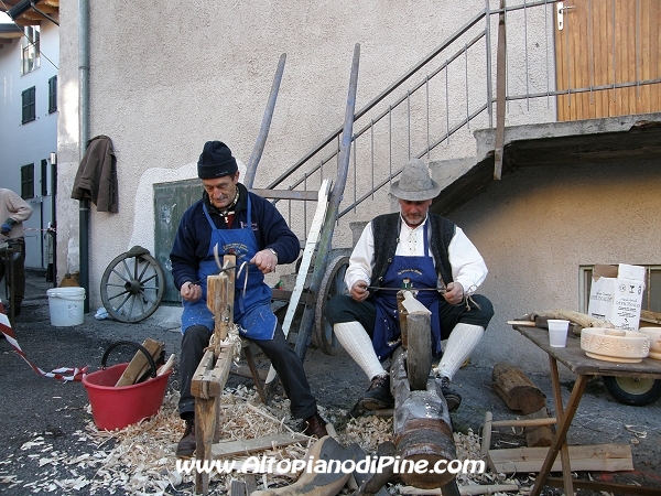 Realizzazione scale - Mestieri en strada - El paes dei Presepi 2009